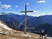 68 Il bel crocione di legno panoramico sull'alta Valle Brembana